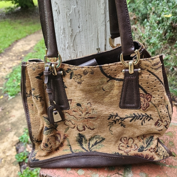 VINTAGE Golden Threaded Floral Tapestry & Leather Large Liz Claiborne Hand Bag - Picture 5 of 17